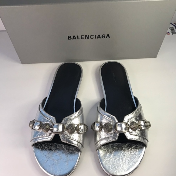 New Authentic BALENCIAGA
Cagole embellished metallic textured-leather sandals - Picture 6 of 15